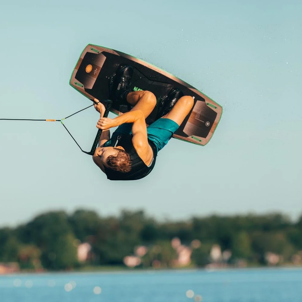 Jobe Ensemble Wakeboard Conflict 142cm & Chausses Nitro 4 Jobe Ensemble Wakeboard Conflict 142cm & Chausses Nitro â Image 4