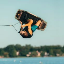 Jobe Ensemble Wakeboard Conflict 145cm & Chausses Republik 7 Jobe Ensemble Wakeboard Conflict 145cm & Chausses Republik -World Nautic Center Soldes 278821039 145 3 0